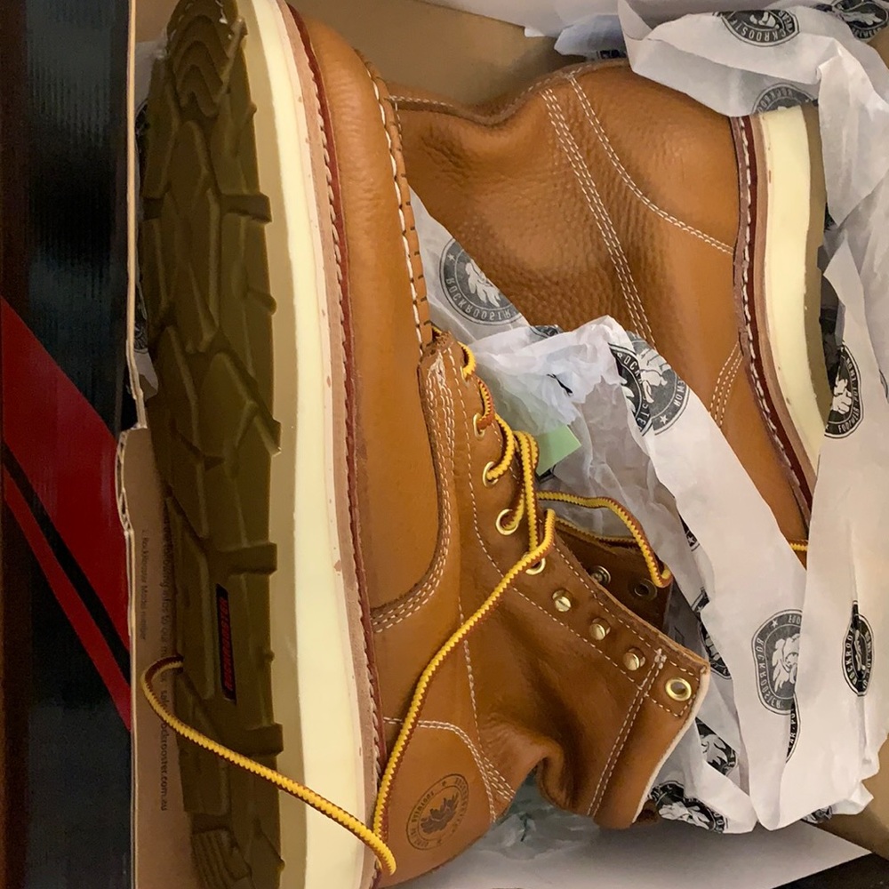 BRAND NEW- men’s work boots